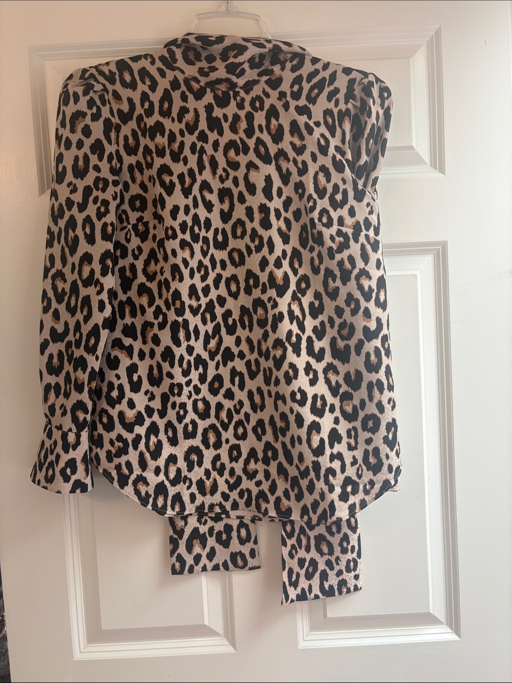 Ann Taylor Silky Leopard Print Women's tie-neck blouse